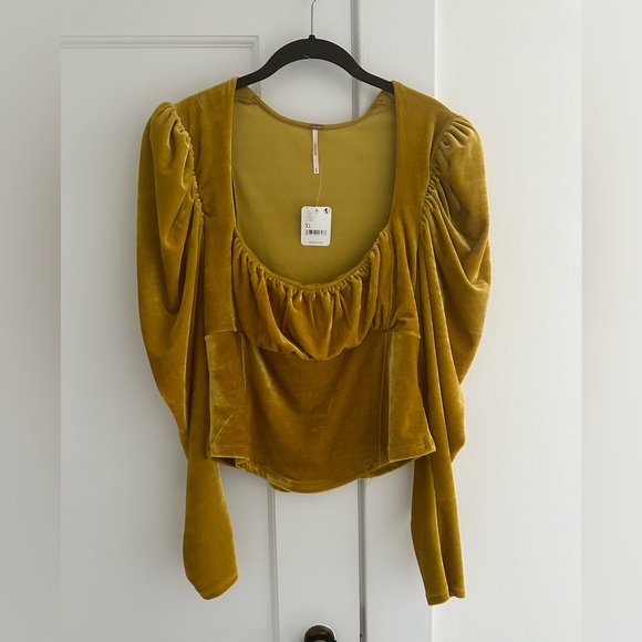 NWT Free People Hold Me Puff Sleeve Velvet Top in glistening gold - Picture 2 of 5